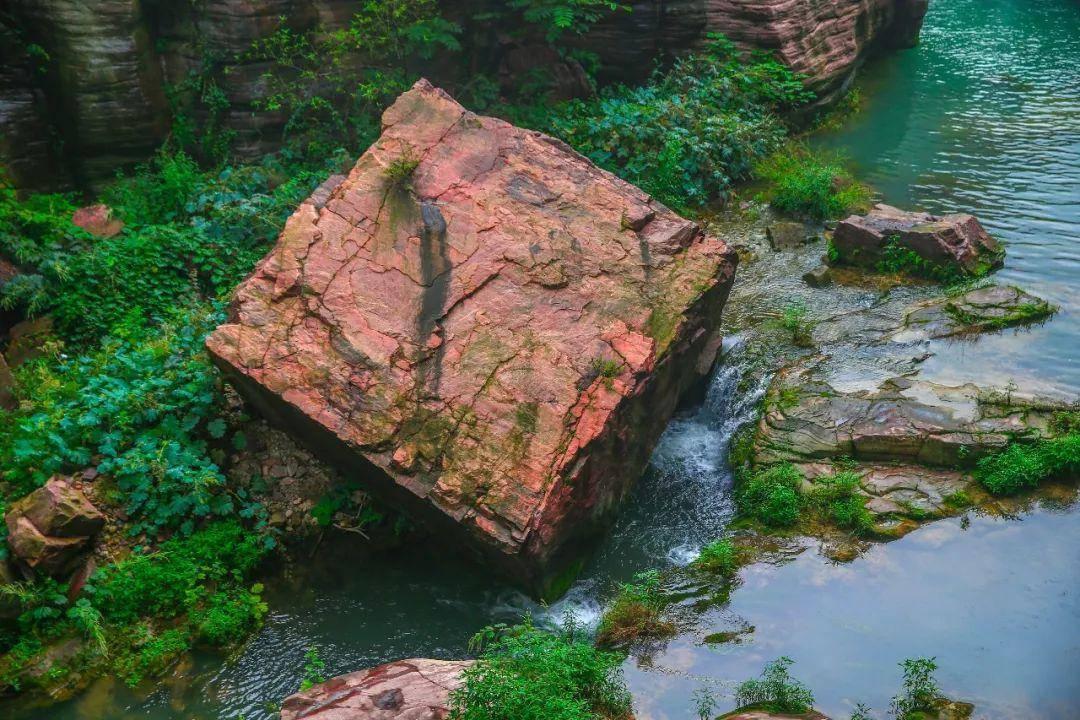 探索知识星球平台,加入中国潜艇挑战深潜极限,秘书吓得直发抖,首长却还要下象棋!共享学习乐趣!